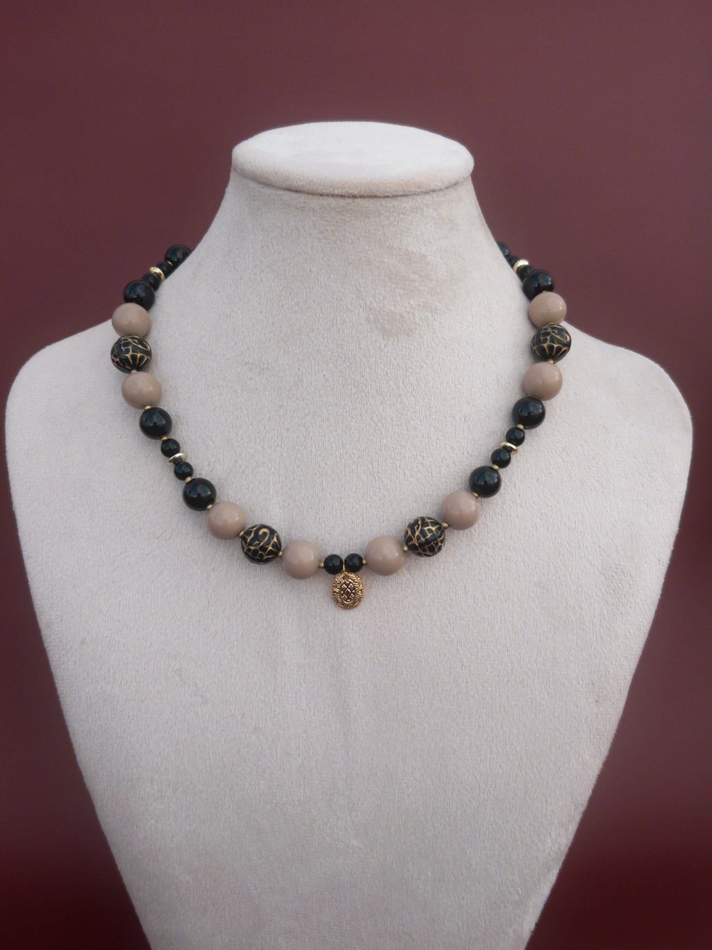 Collar Cárdeno negro-beige