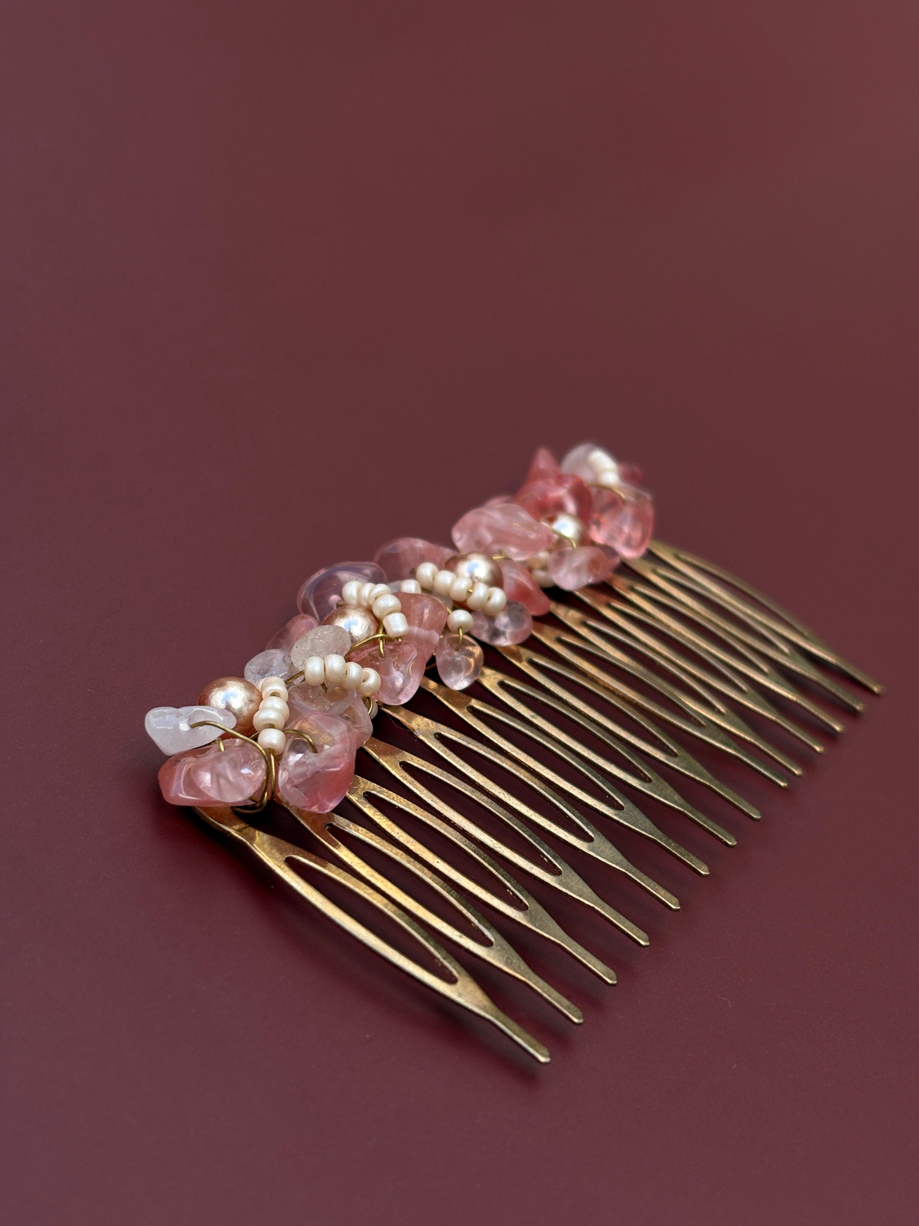 Peinecillo piedras rosas