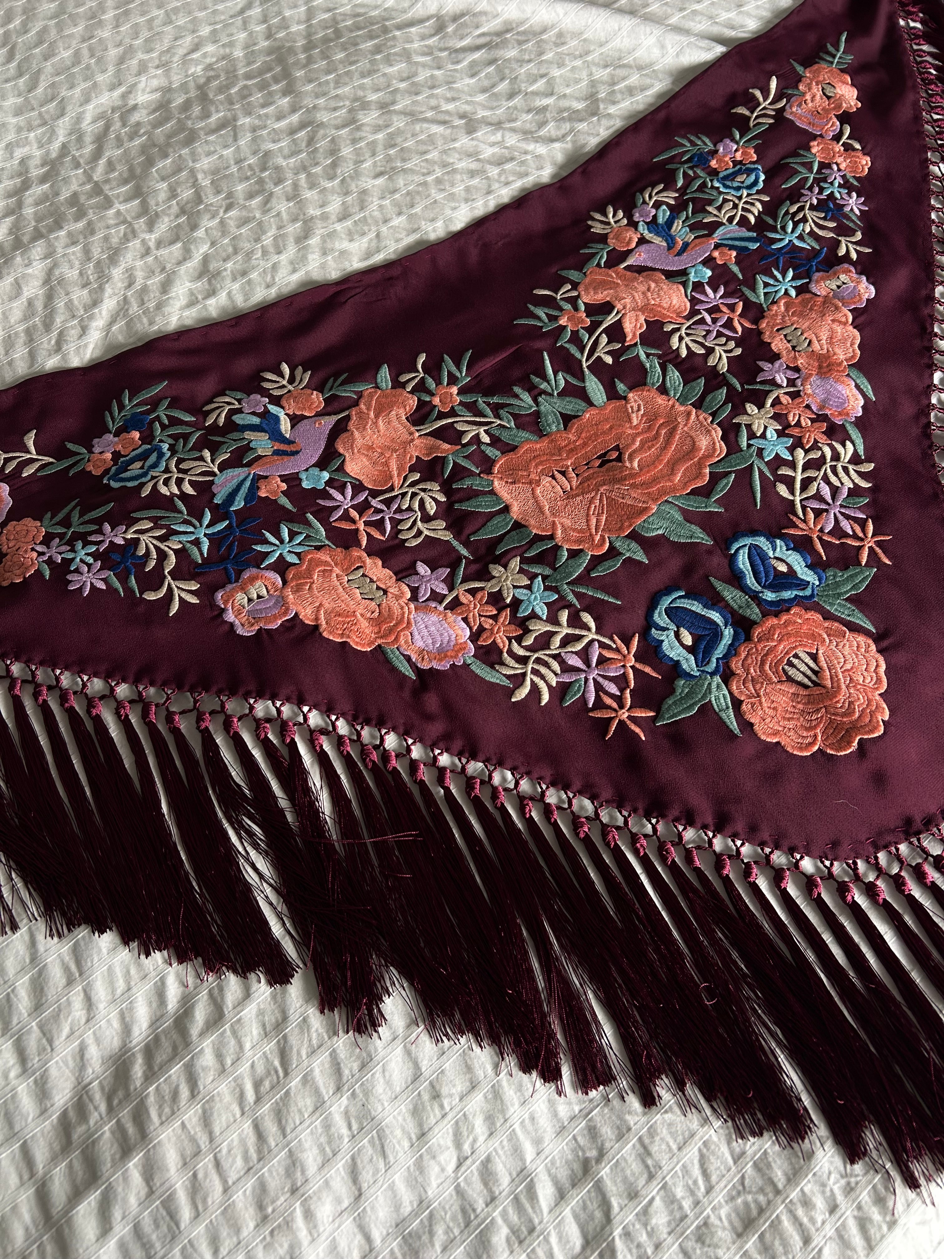 Mantoncillo Cayetana color tinto