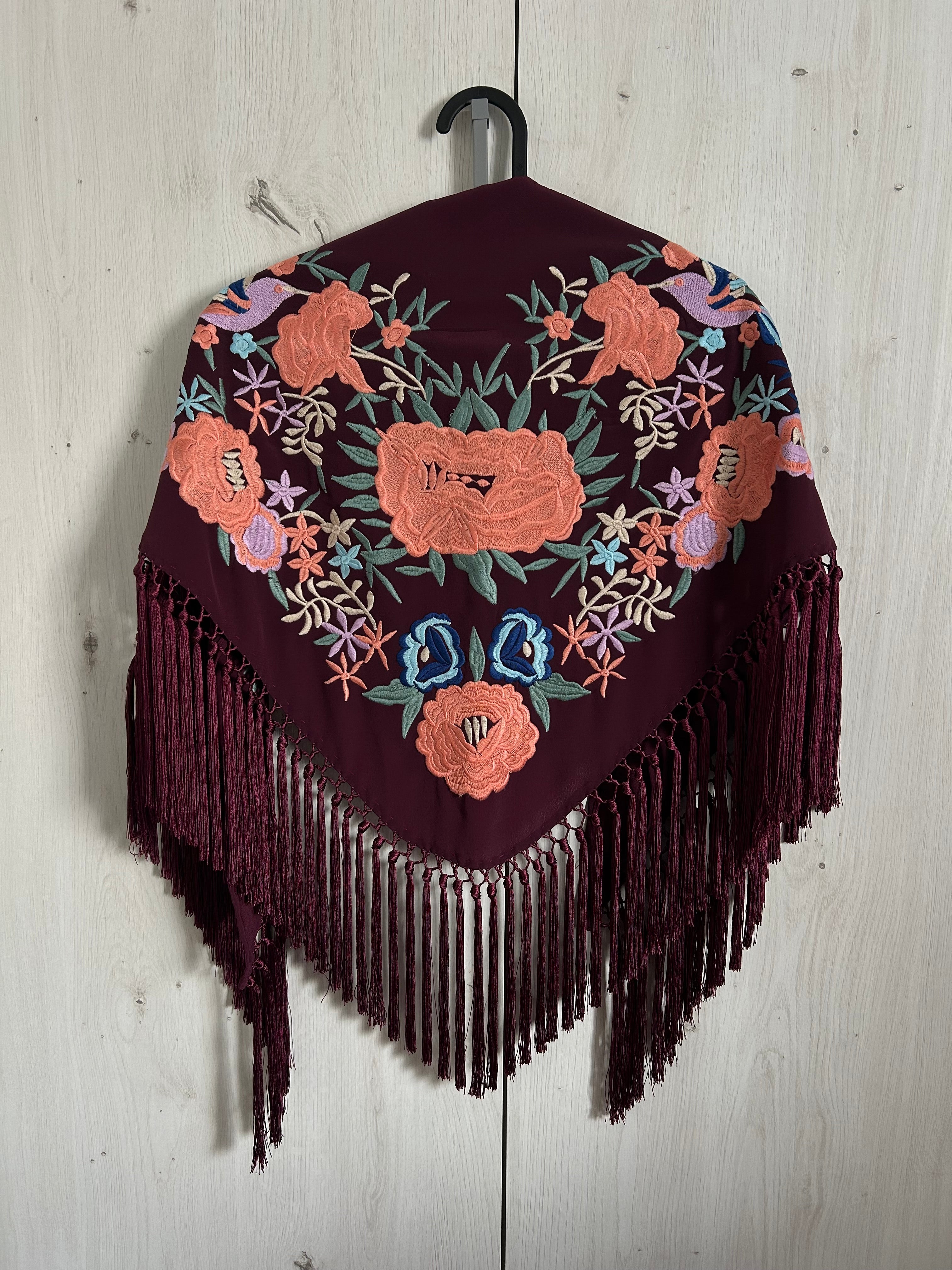 Mantoncillo Cayetana color tinto