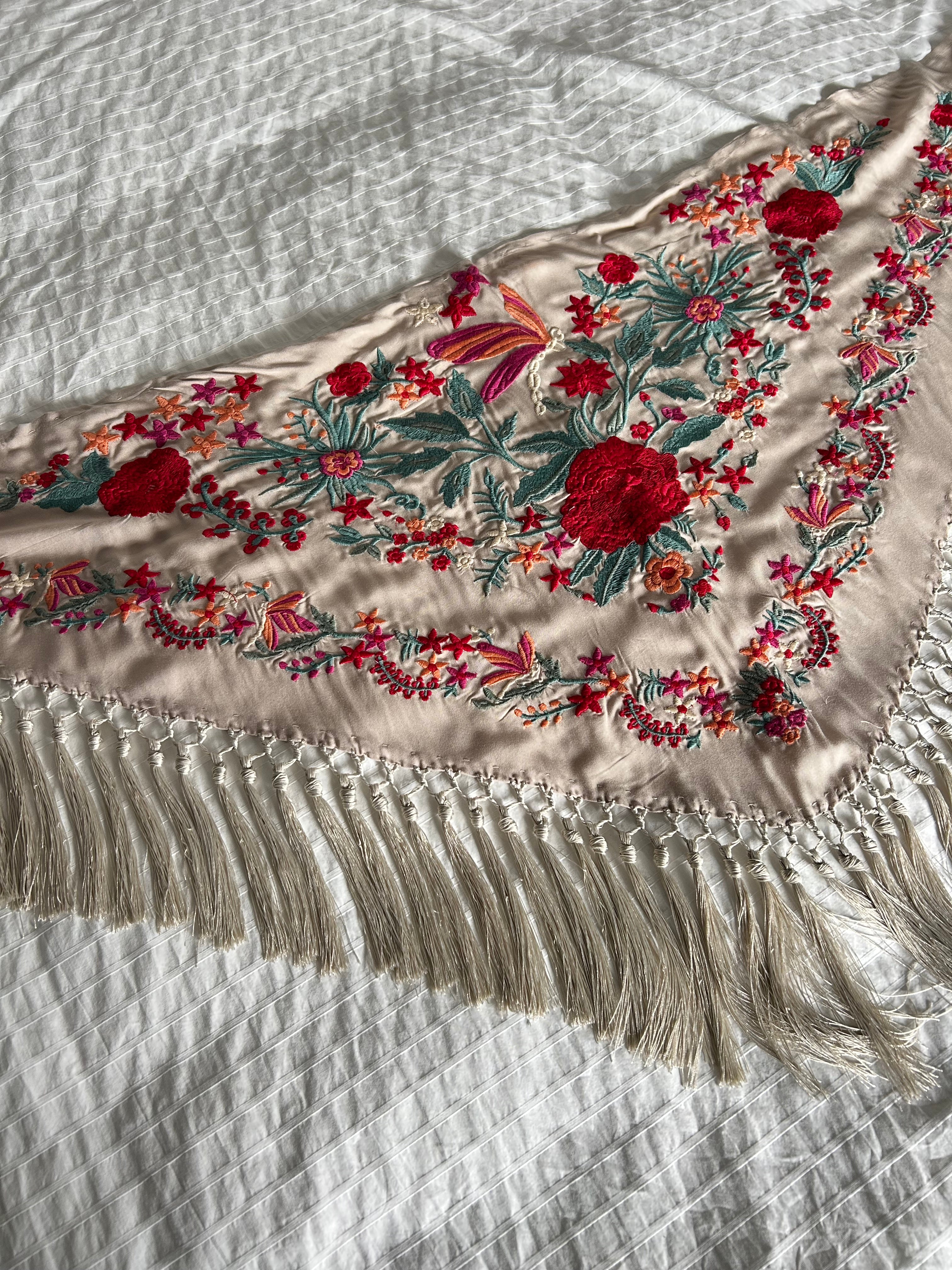 Mantoncillo libélula marfil