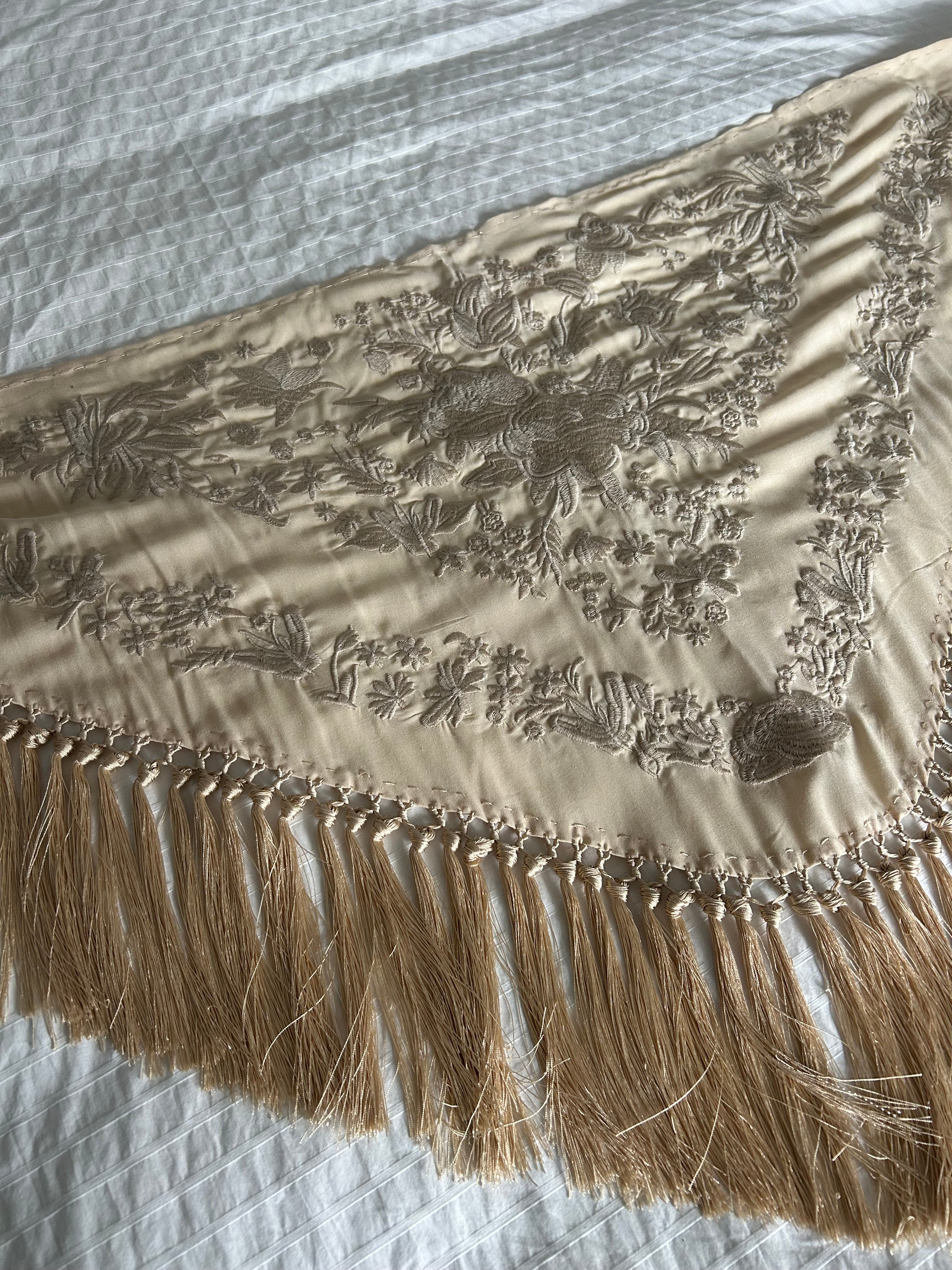 Mantoncillo Carmen beige