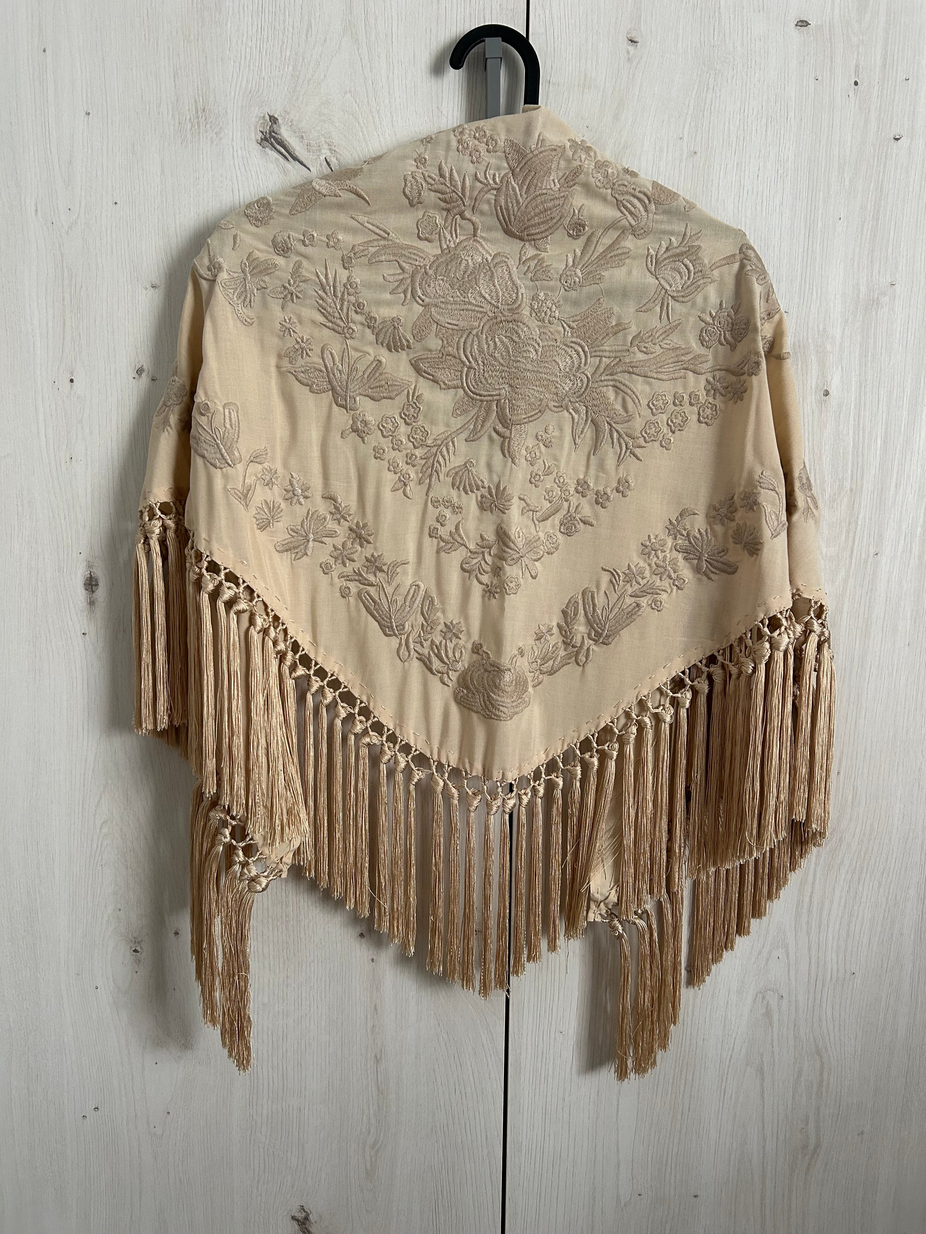 Mantoncillo Carmen beige