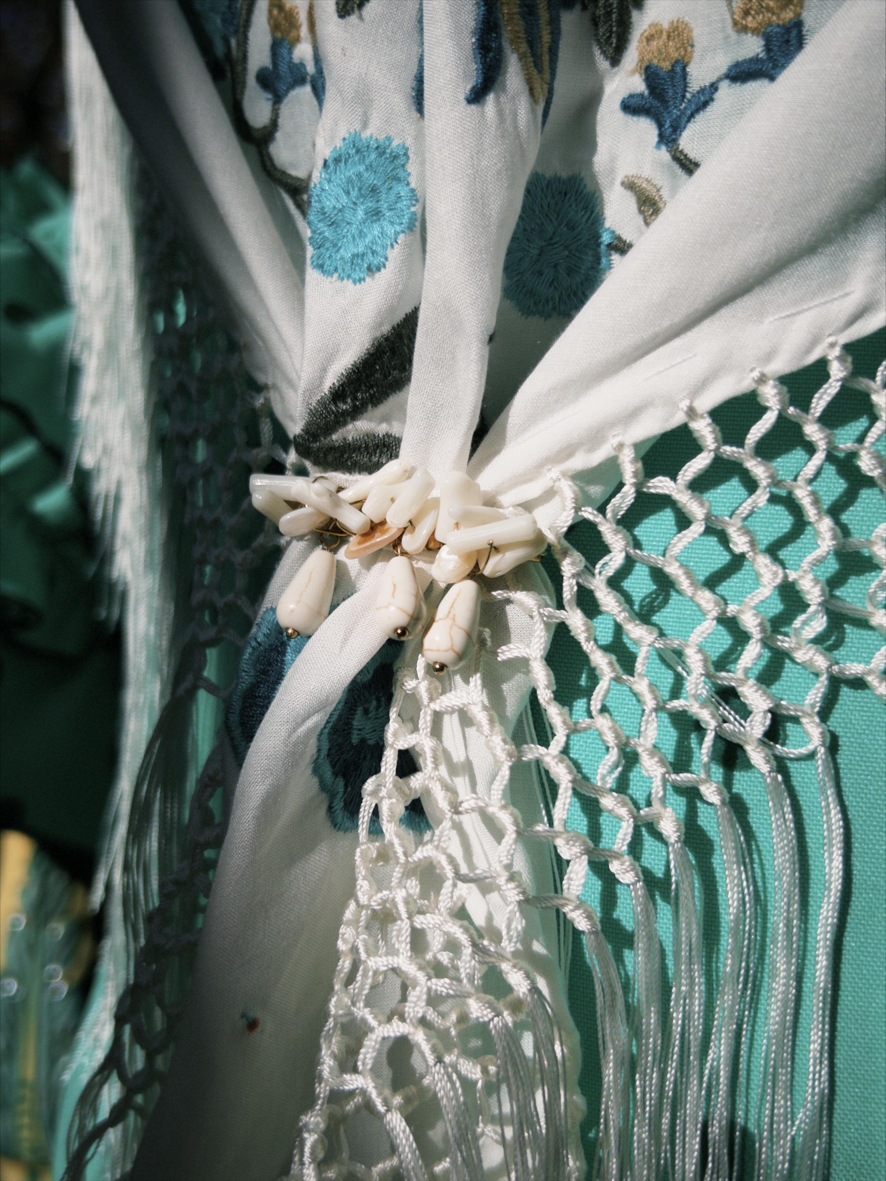 Broche de piedras hueso